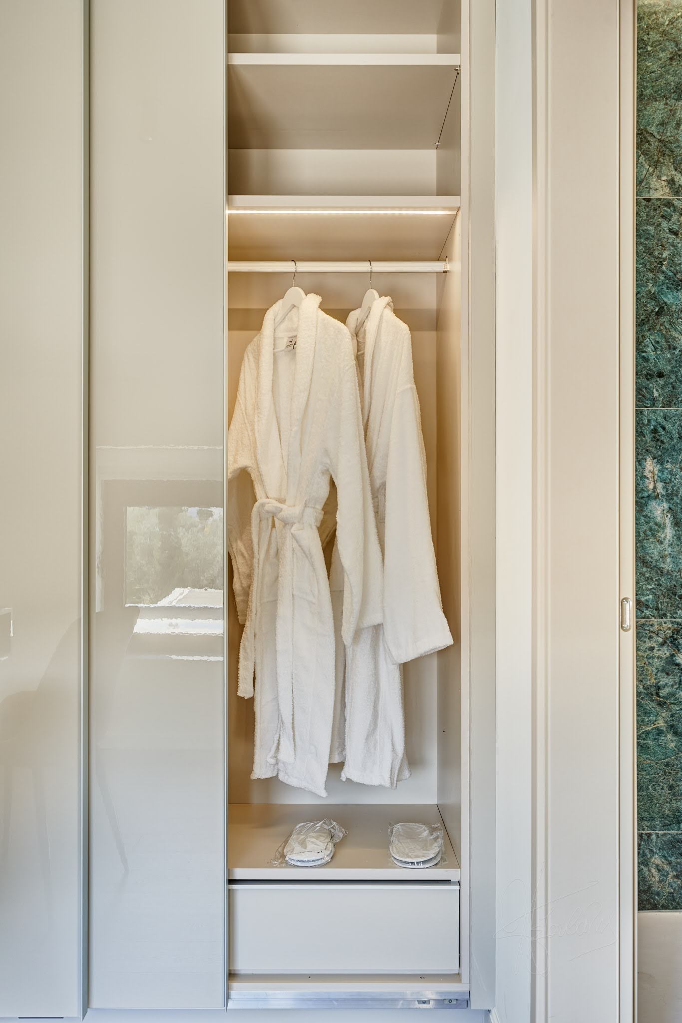 211201A732102227_8_9