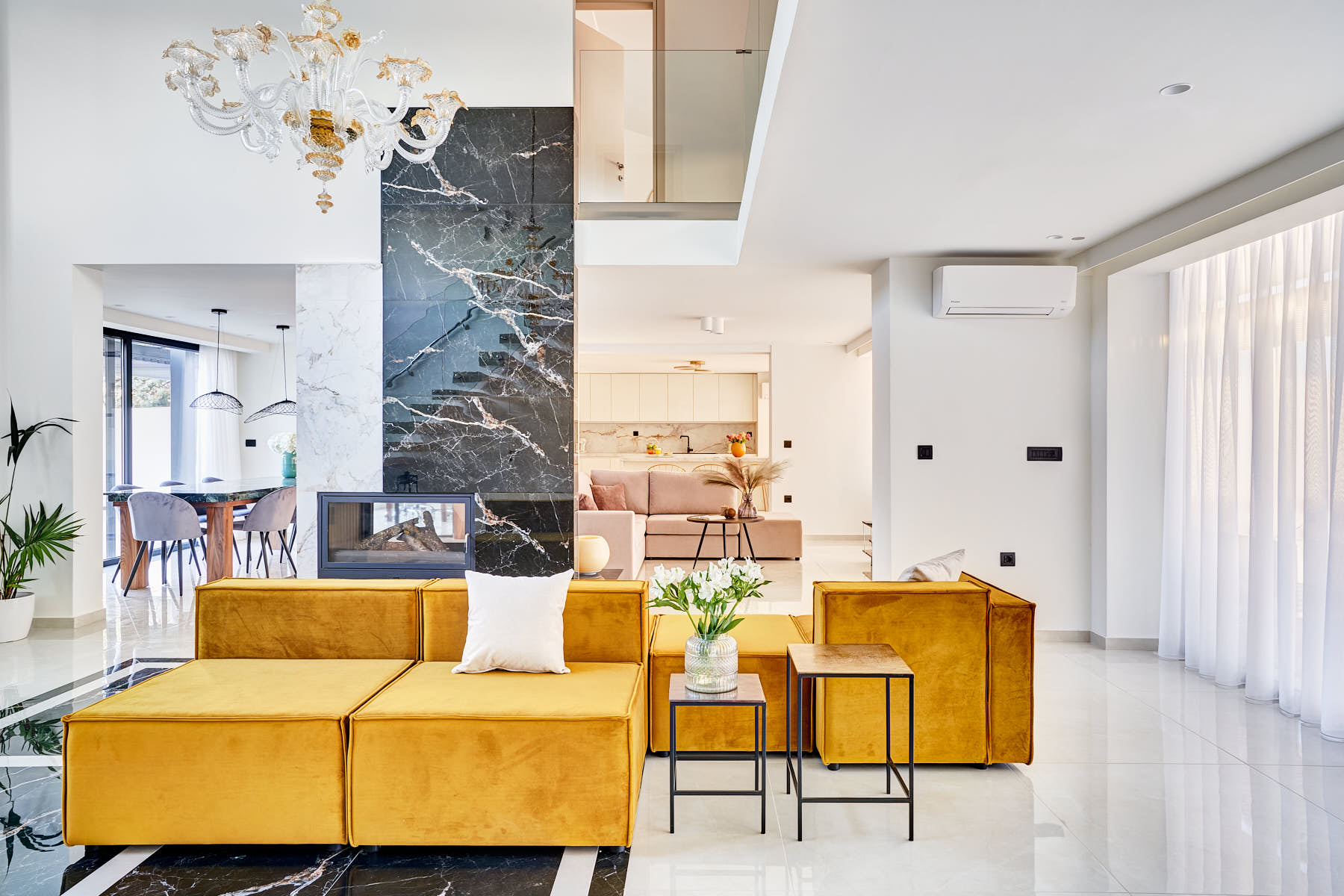 211201A732102598_599_600