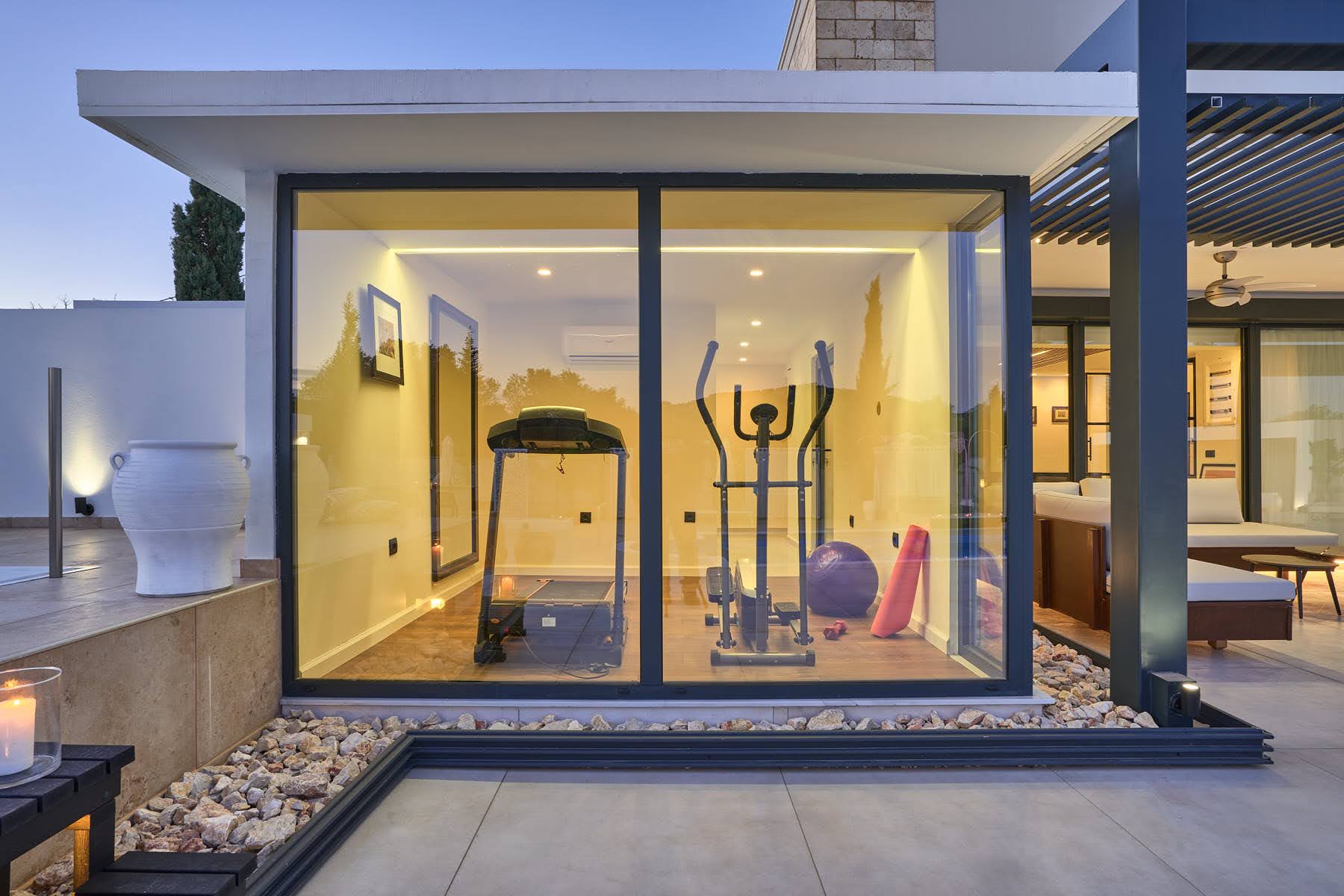 220204A732205374_5_6