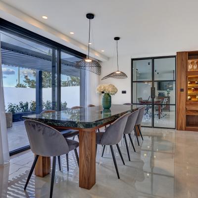 211201A732102440_1_2